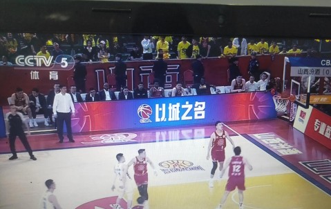 九游网页版入口 -篮球半决赛掀起高潮，辽东白虎队翻盘姑苏天狼队，战至最后一刻——门前嗅觉决定胜负(赴战篮球总决赛)