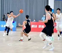 九游app下载 - 拳击总决赛掀起高潮，辽东旋风队强势反弹燕赵麒麟队，高压逼抢奏功——防线高度稳定