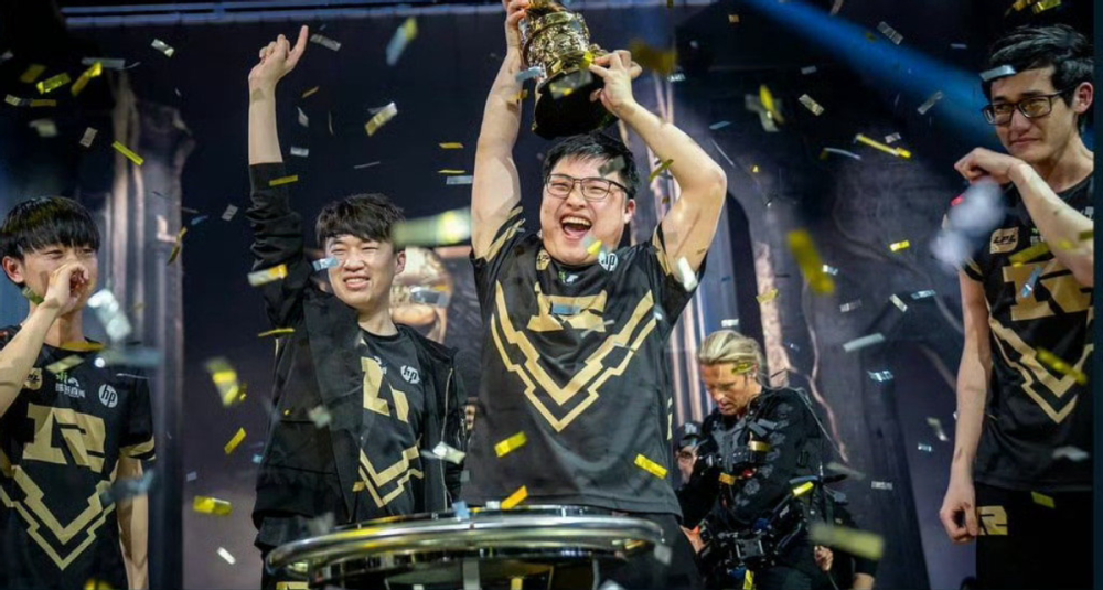 包含Uzi新星领先优势明显表现突出，RNG前途光明！的词条